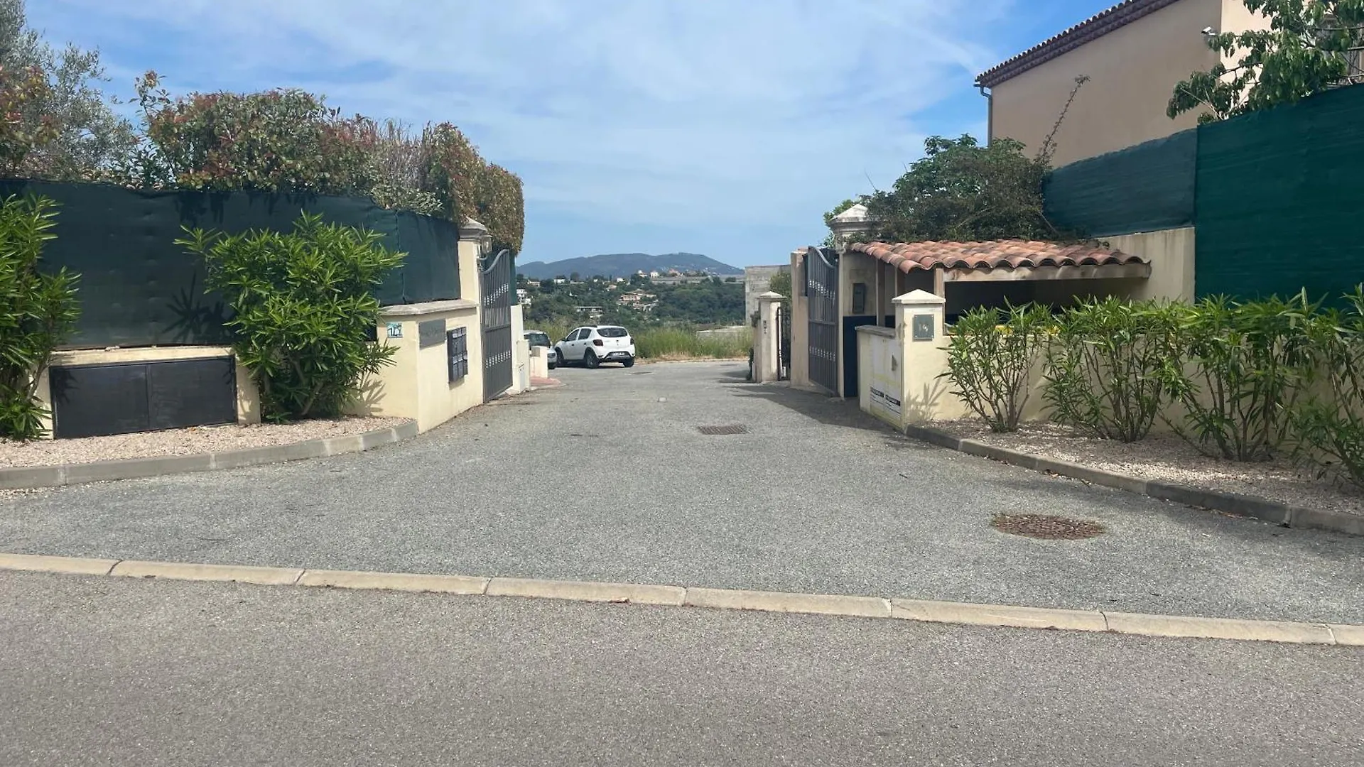 Chez Valentine Daire Nice Fransa